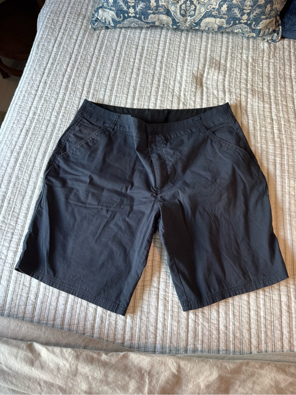 Kuhl Men’s Navy Flat Front Shorts Sz 38